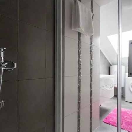 Helle Mit Moderner Einrichtung In Angenehmen Farben Mit Balkon Und Meerblick Apartamento Štikovica