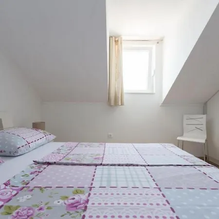 Helle Mit Moderner Einrichtung In Angenehmen Farben Mit Balkon Und Meerblick Apartment Stikovica