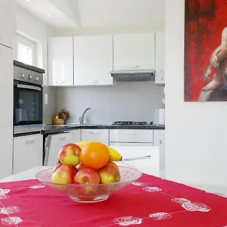 Apartment Helle Mit Moderner Einrichtung In Angenehmen Farben Mit Balkon Und Meerblick *