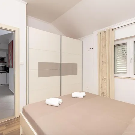 Helle Mit Moderner Einrichtung In Angenehmen Farben Mit Balkon Und Meerblick Διαμέρισμα *
